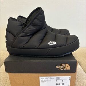 The North Face ThermoBall Traction Booties Kids' NWB Black/White Size 5